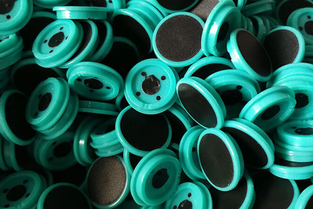 plastic-injection-molding-services-overmolding